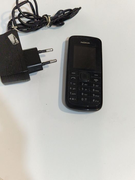 Telefon Nokia cu butoane cu încărcător original