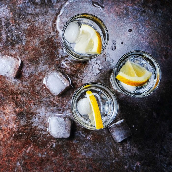 Set suport de bauturi din lemn cu 6 pahare shot, 4 cl, maro