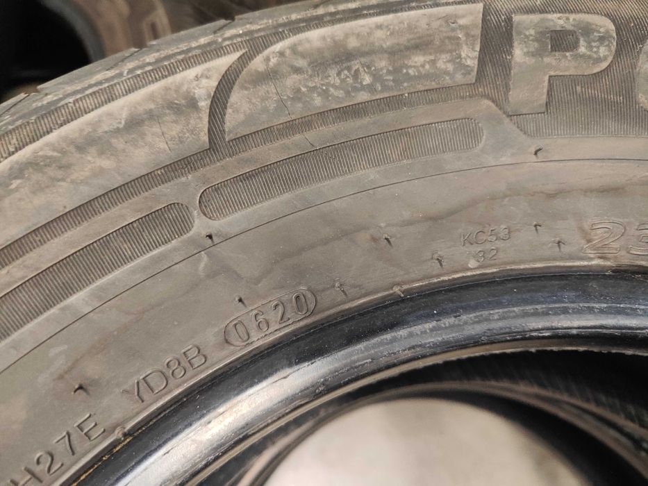 2бр.летни гуми 235/65/16C Kumho