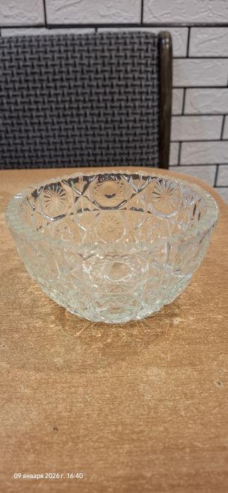 Продаю хрустальные вазочки.