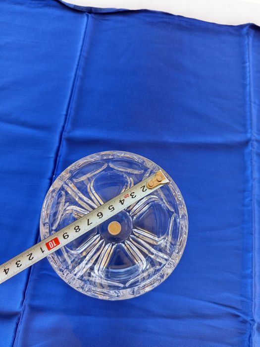 Красив Порцеланов Супник с купи