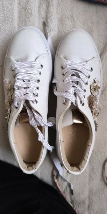 Бели кецове естествена кожа