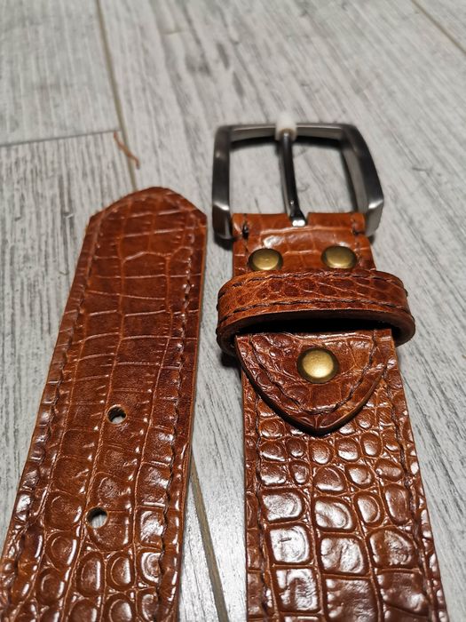 Curea din piele naturala, lucrată manual