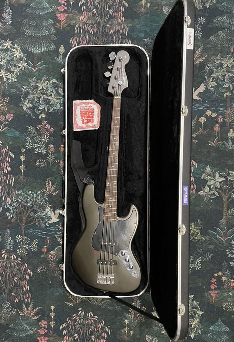 Продам Squire Jazz Bass