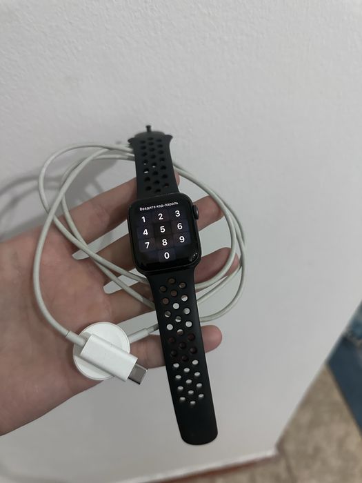 Продам apple watch se 40 mm nike