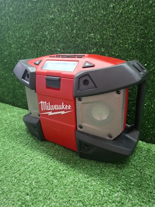 Радио на Milwaukee C12 JSR