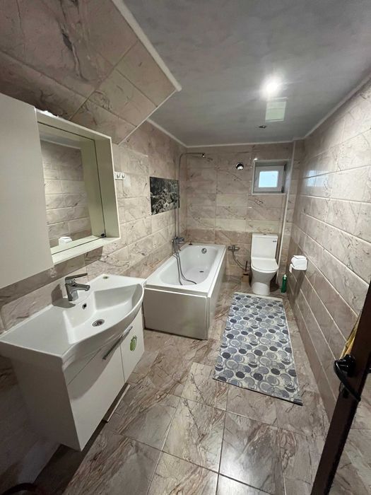 Продава къща на два етажа в Кортен