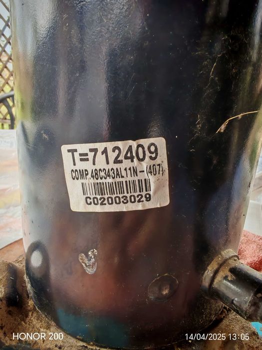 Vând compresor aer condiționat Model 48C343A .