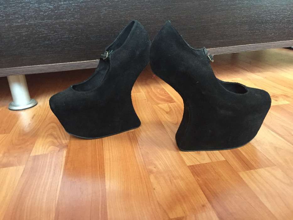 Pantofi Jeffrey Campbell