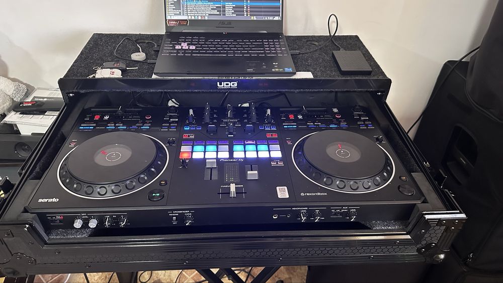 Vând Pioneer DDJ-REV5 + Case UDG – stare foarte bună