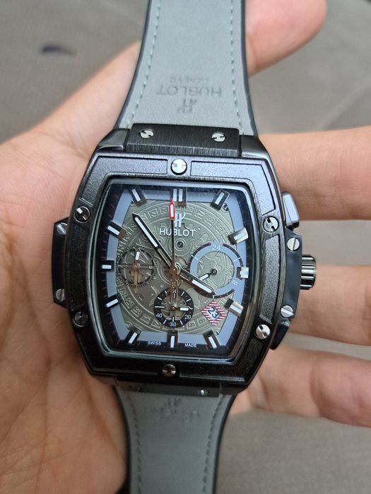 Часы Hublot стильный компактный