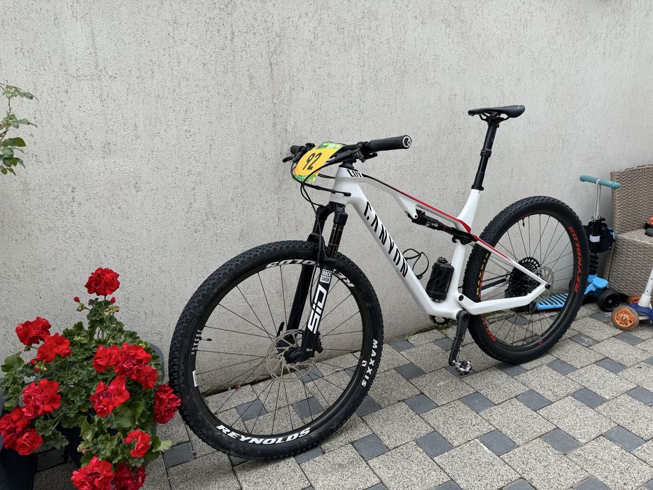Canyon Lux CF 8 mtb full carbon L