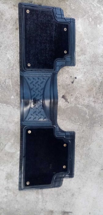 Продавам комбинирана задна стрелка гума и мокет с копки чисто нова