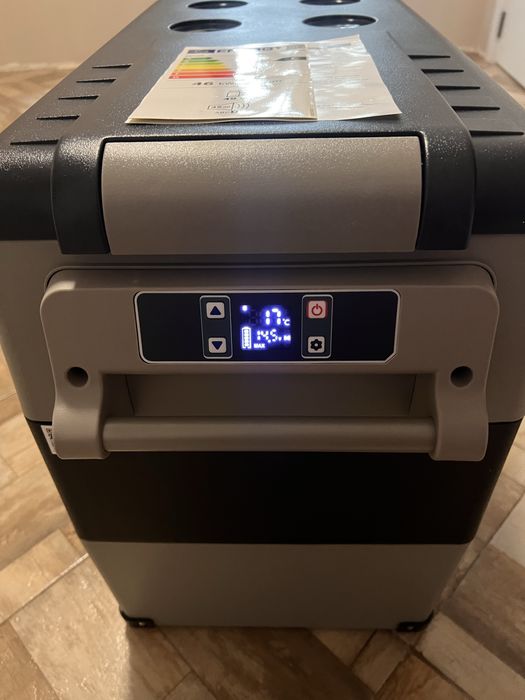 Голям 55 литра Хладилник с фризер за кола,кемпер или каравана.