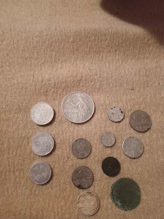 Vând monede vechi