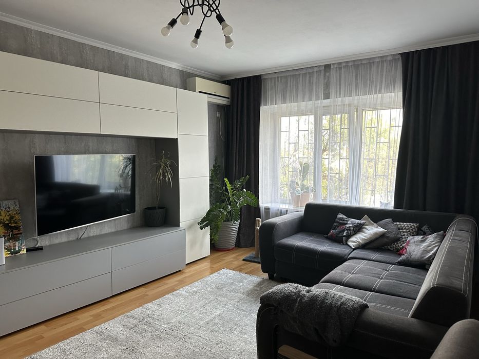 Продается трехкомнатная квартира