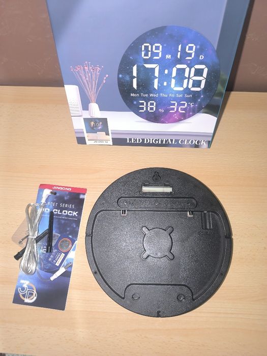 Ceas digital LED nou