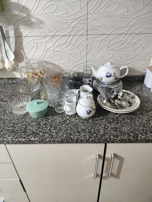 Стаканы, тарелки и много чего