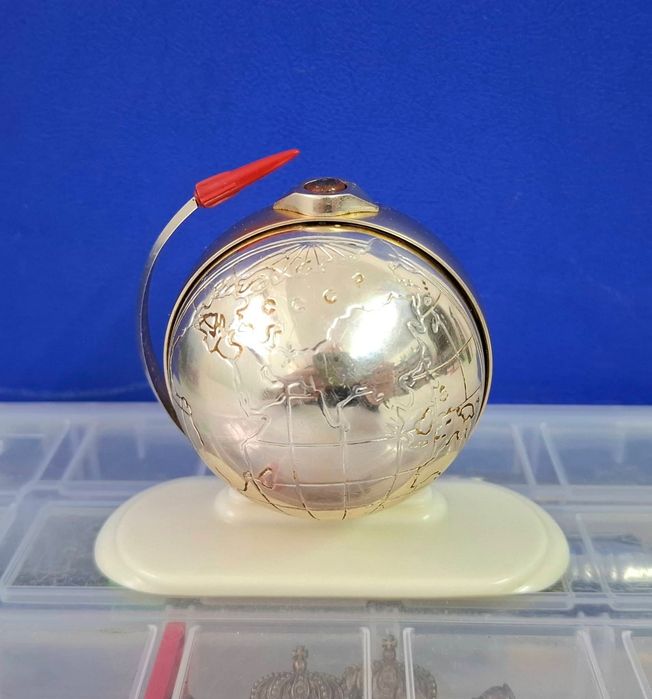 Ceas vechi mecanic glob pământesc