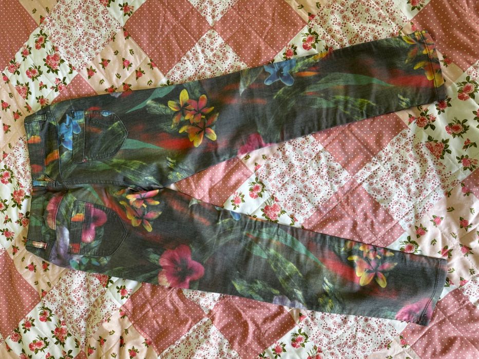 Флорални панталони