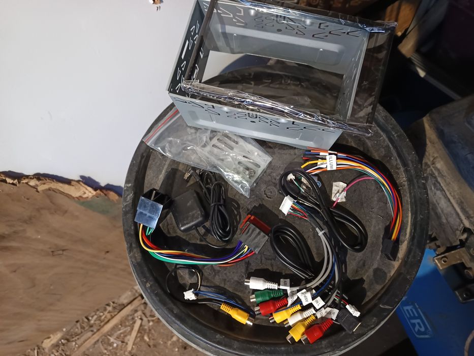 Cabluri și carcasa navigatie