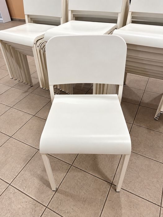 Столове IKEA MELLTORP – около 40 бр. – 22 € / бр.