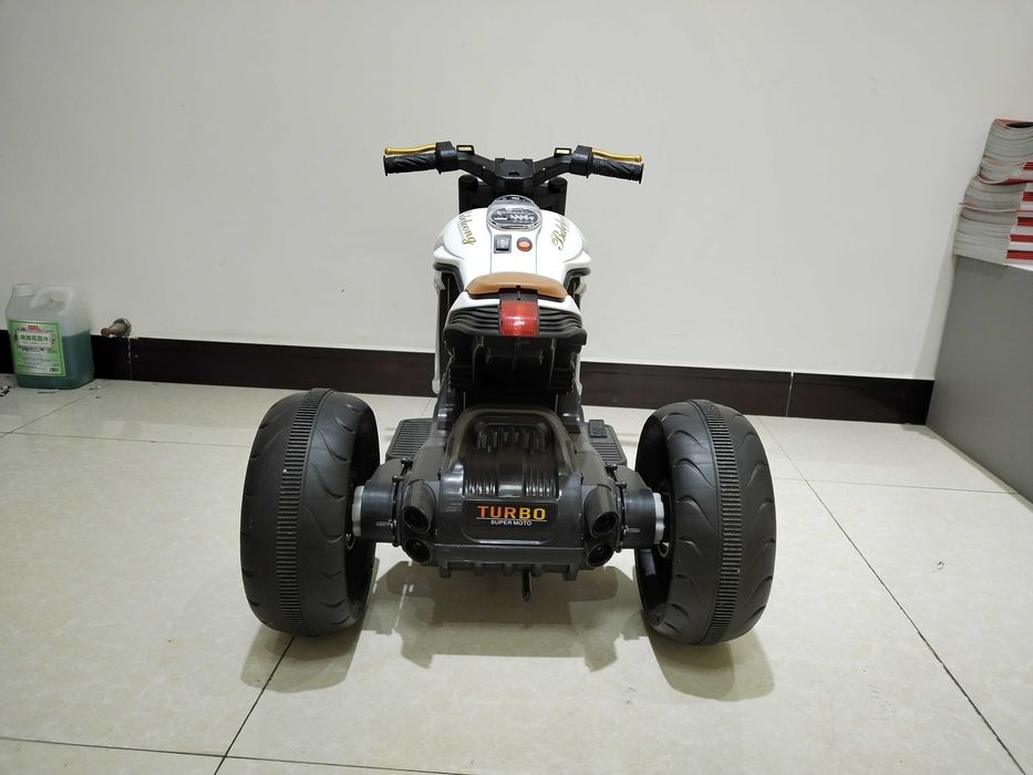 Motocicleta electricacu 3 roti Kinderauto BJDL1188 2x 35W 12V BT White