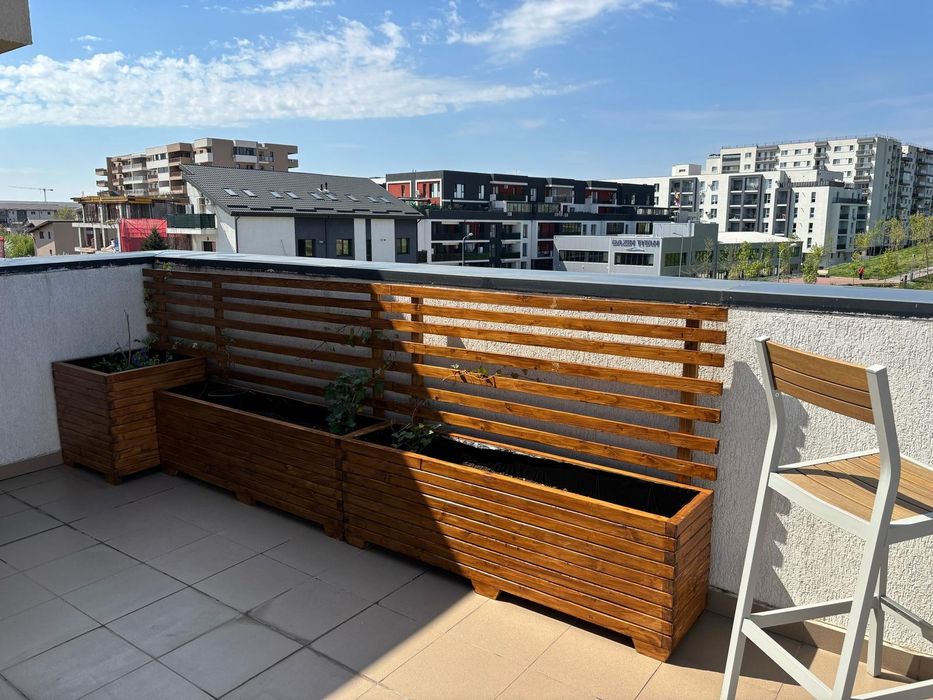 Jardiniere din lemn personalizate