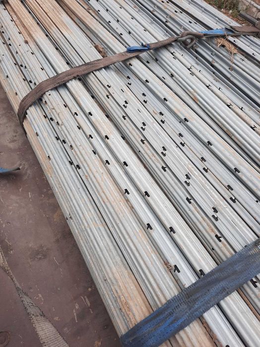 Vand stalpi metalici  galvanizati pt. Imprejmuiri si vita de vie