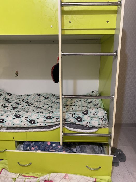 Двухьярусная кровать