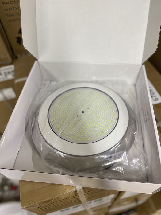 Бассейн фонарь