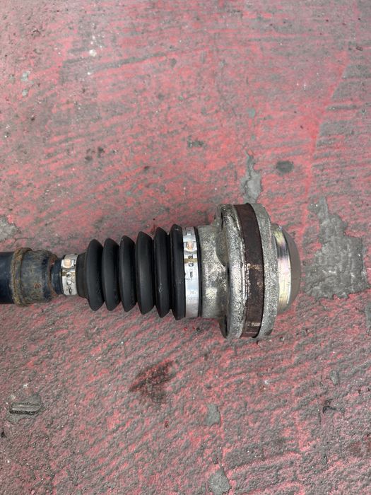 Planetara dreapta fata vw golf 6 motor 2.0 tdi cutie manuala 6 v