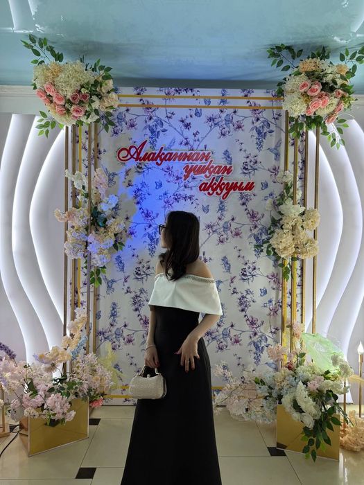 Продам платье с открытыми плечами