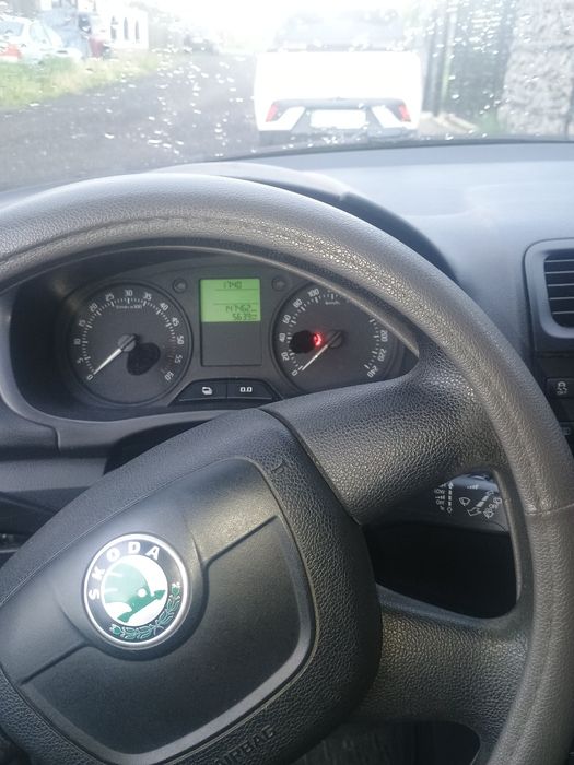 Vând Skoda Roomster