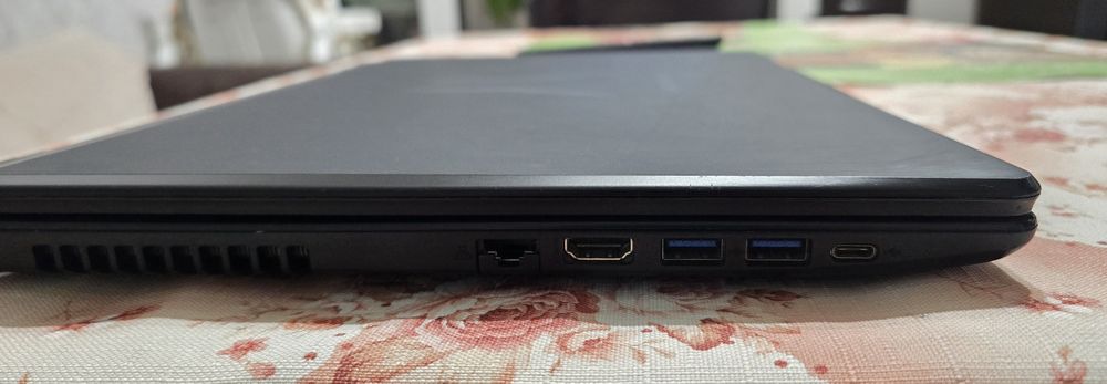 Геймърски лаптоп Medion Erazer