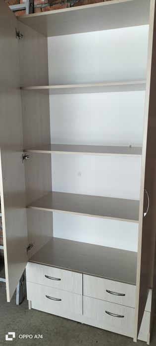 Продам шикарный шкаф, для одежды.