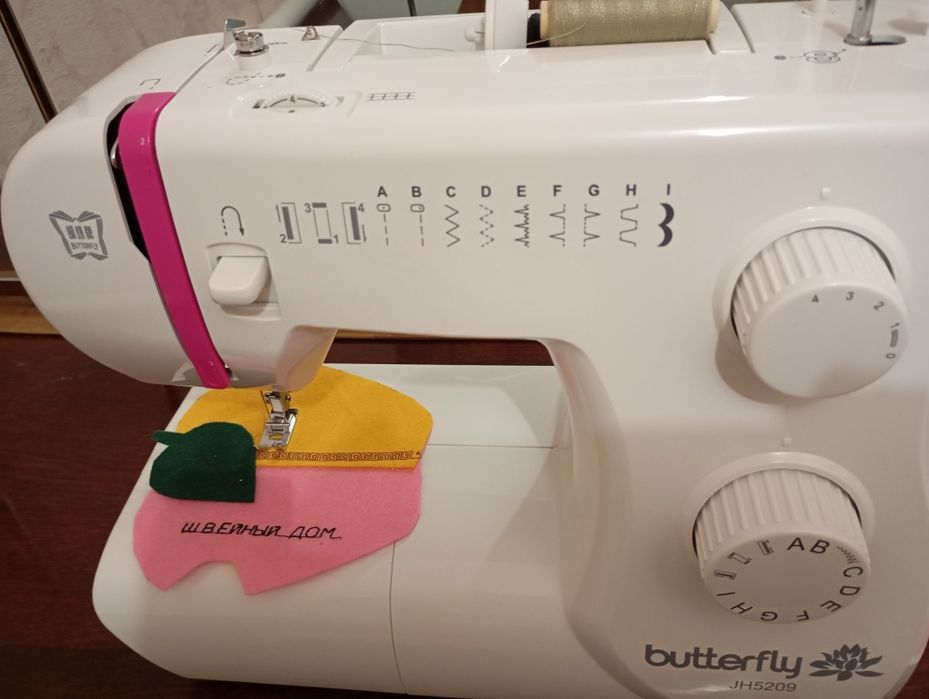 Машинка швейная новая