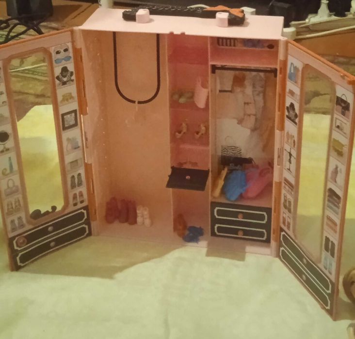 Шкафчики для Барби