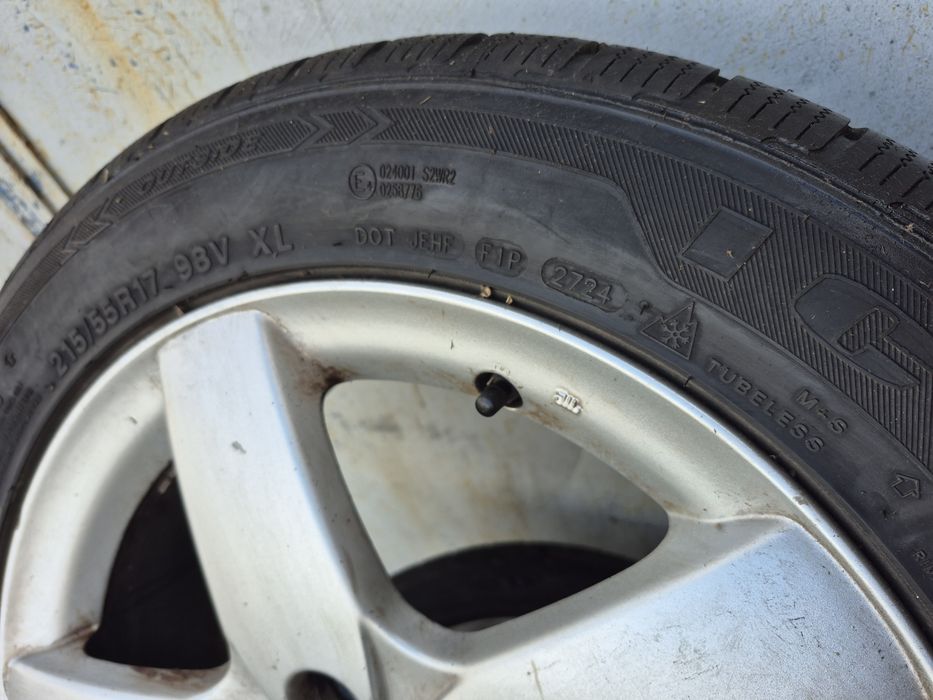 Vand 4 Anvelope iarna, 215/55/17,98w-Dot2724 in stare foarte buna