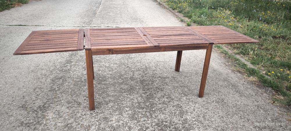 Дървена маса от екзотично дърво