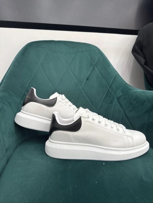 Alexander mcqueen black & white