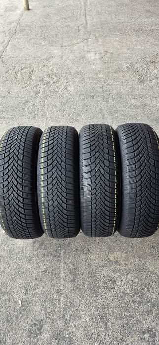 4 anvelope iarna Bridgestone 235/65/18.Pretul este pe bucata.
