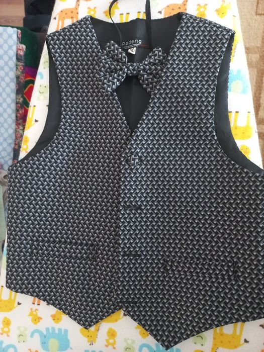 Продам жилетки на мальчика