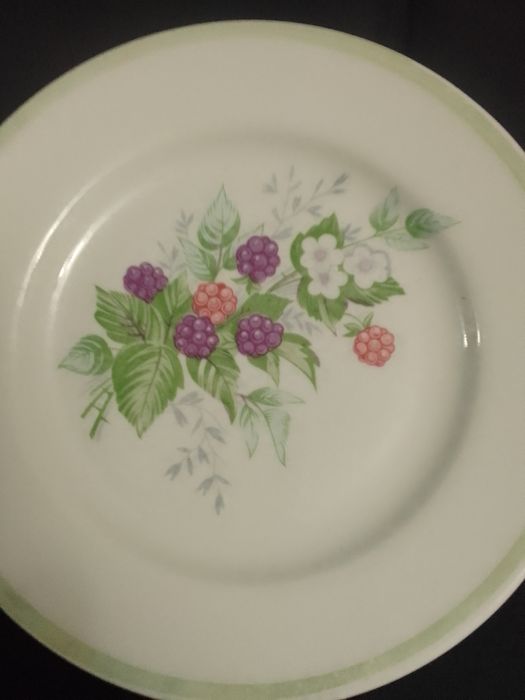 Посуда фарфоровая,  разная