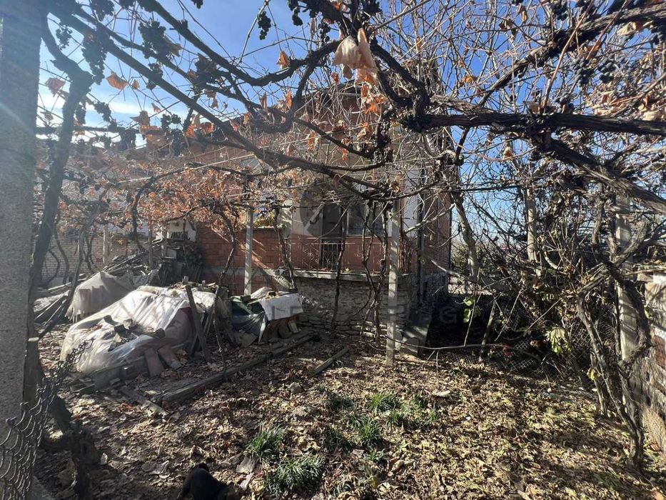 Продава се Къща в с. Златитрап, Област Пловдив - 80 кв.м за 1875 €/кв.м - Снимка #2