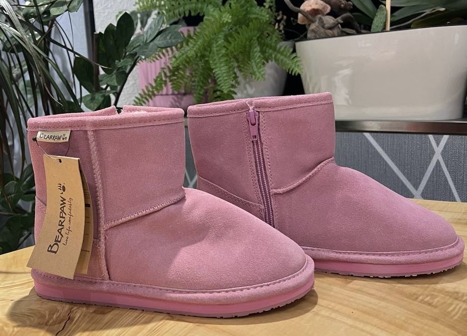 Продаю розовые новые уги для девочки