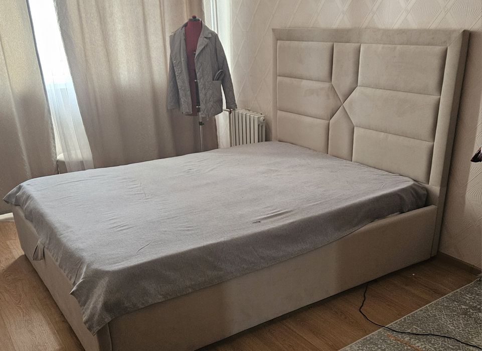 Двухспальная кровать