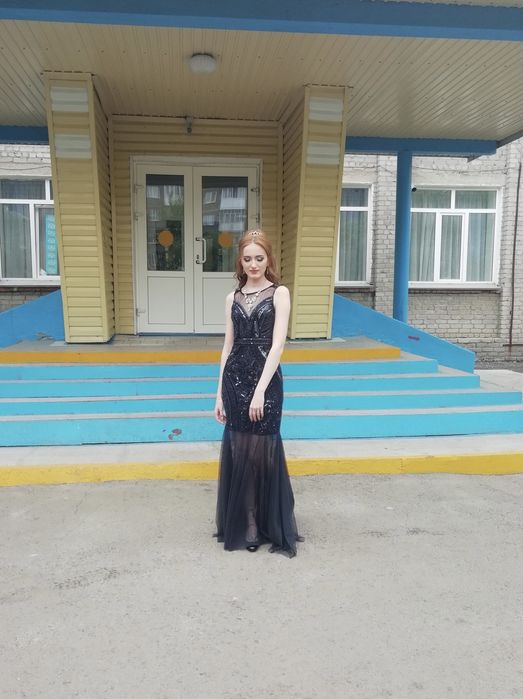 Платье вечернее с пайетками и бисером