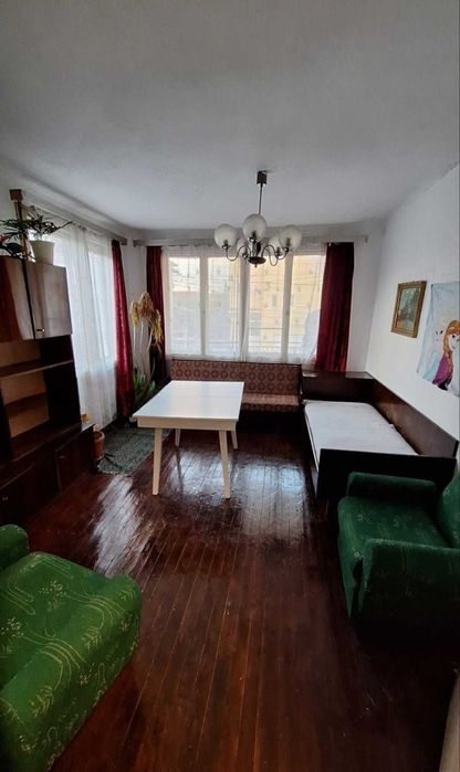 Къща в град Дебелец