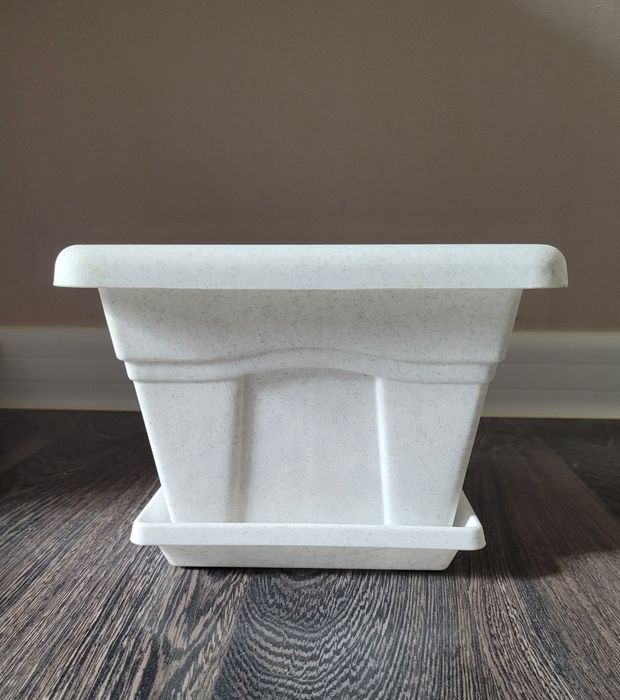 Продам горшок для цветов белые